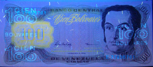 Piece bbcv100bs-dd05-e8 (Obverse, under ultraviolet light)