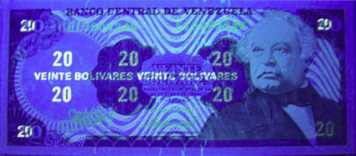 Piece bbcv20bs-fb01-e8 (Obverse, under ultraviolet light)