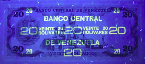 Pieza bbcv20bs-fe01-e8 (Reverso, bajo luz ultravioleta)